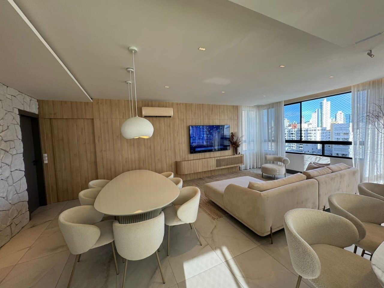 Apartamento de 3 quartos com 3 suítes e 130 m² em Bal. Camboriú