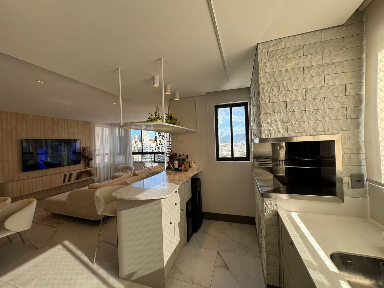 Apartamento de 3 quartos com 3 suítes e 130 m² em Bal. Camboriú