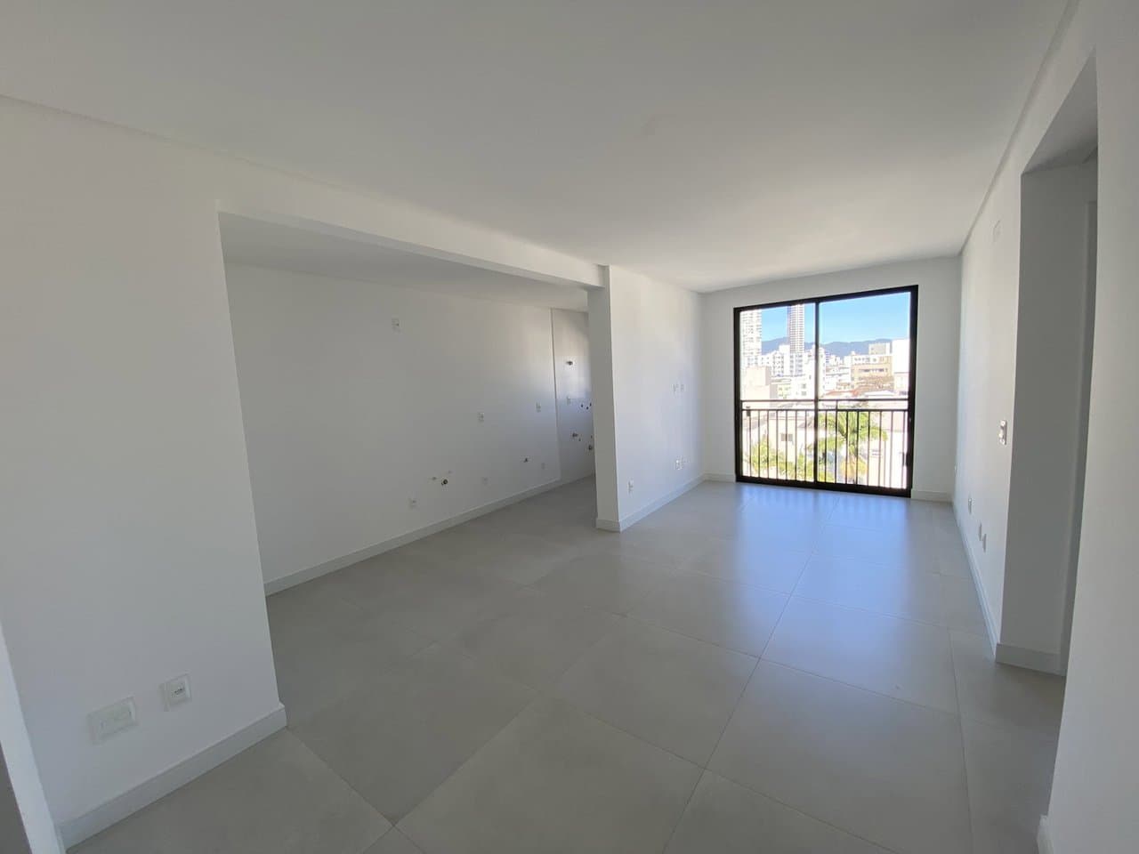 Apartamento de 2 quartos com 1 suíte e 61 m² em Bal. Camboriú