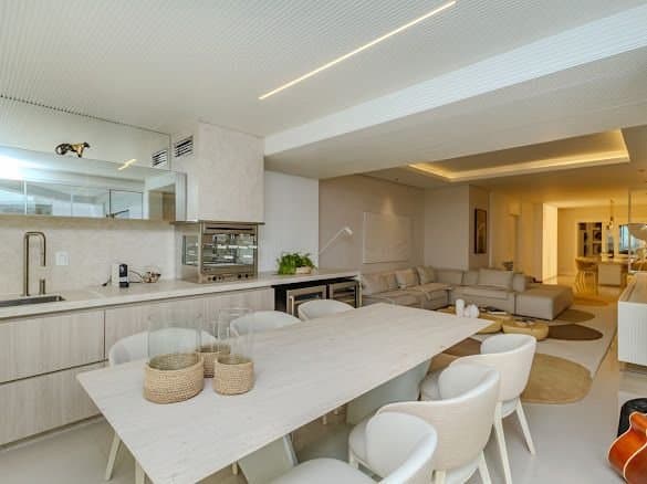 Apartamento de 4 quartos com 3 suítes e 179 m² em Bal. Camboriú