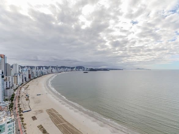 Apartamento de 4 quartos com 3 suítes e 179 m² em Bal. Camboriú