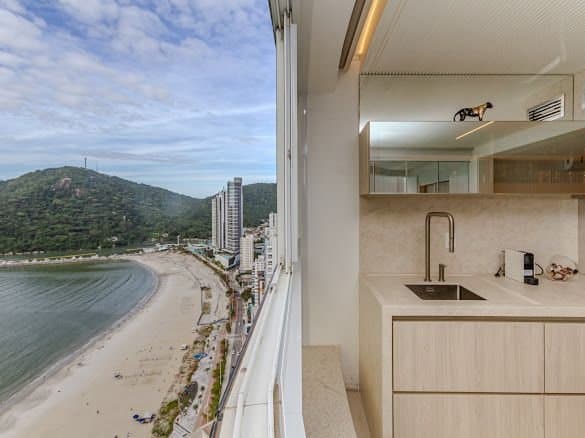 Apartamento de 4 quartos com 3 suítes e 179 m² em Bal. Camboriú