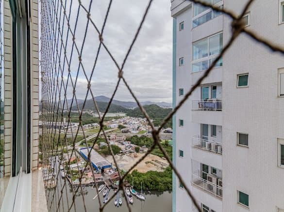Apartamento de 4 quartos com 3 suítes e 179 m² em Bal. Camboriú