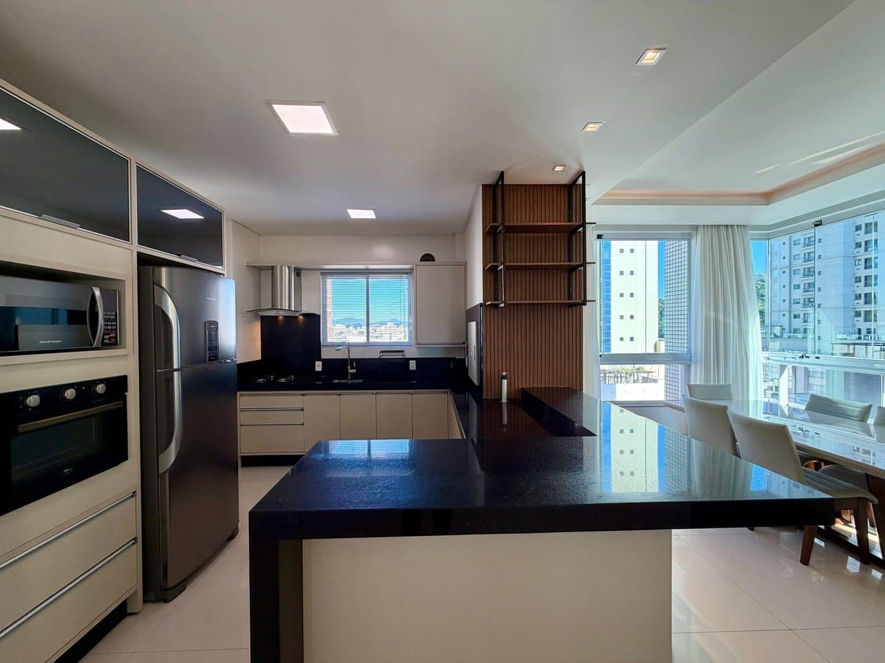 Apartamento de 3 quartos com 3 suítes e 118 m² em Bal. Camboriú