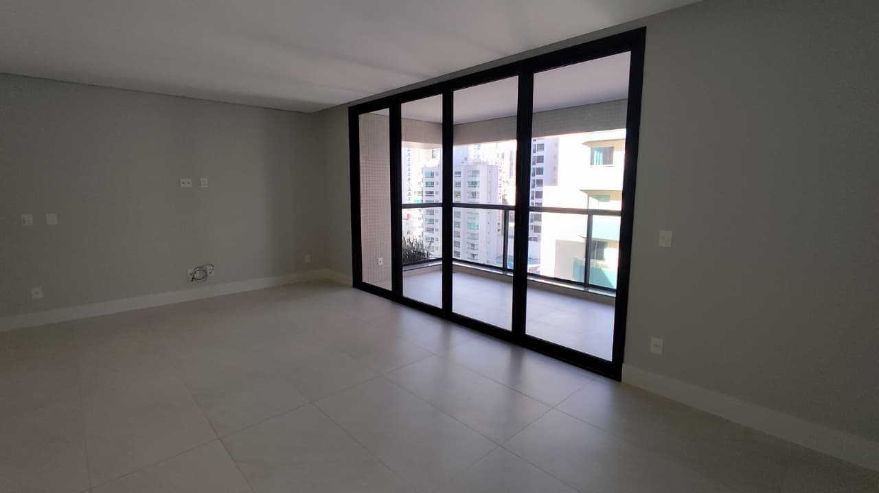 Apartamento de 4 quartos com 2 suítes e 138 m² em Bal. Camboriú
