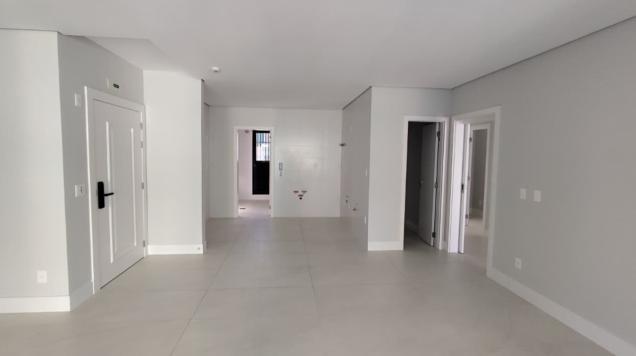 Apartamento de 4 quartos com 2 suítes e 138 m² em Bal. Camboriú
