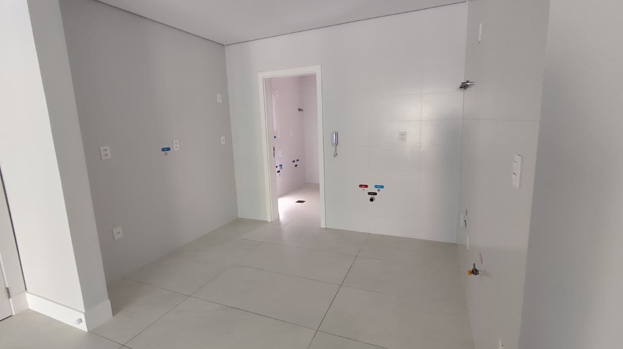 Apartamento de 4 quartos com 2 suítes e 138 m² em Bal. Camboriú