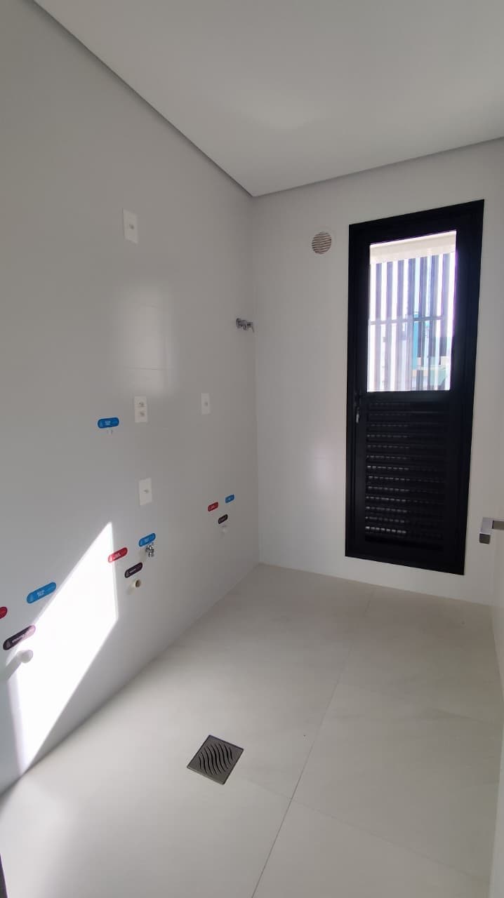 Apartamento de 4 quartos com 2 suítes e 138 m² em Bal. Camboriú