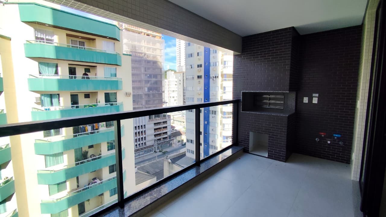 Apartamento de 4 quartos com 2 suítes e 138 m² em Bal. Camboriú