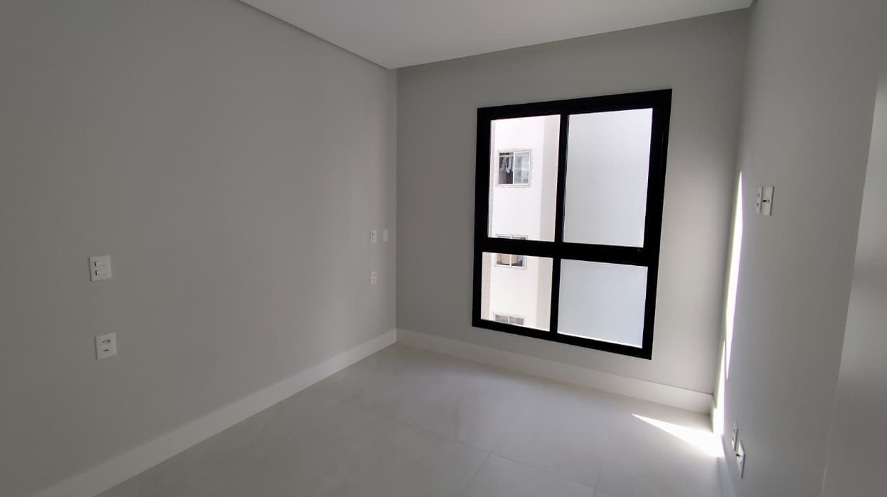Apartamento de 4 quartos com 2 suítes e 138 m² em Bal. Camboriú