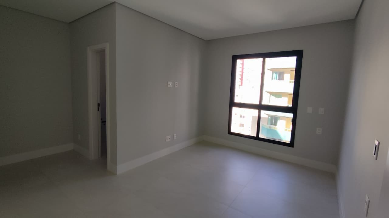 Apartamento de 4 quartos com 2 suítes e 138 m² em Bal. Camboriú