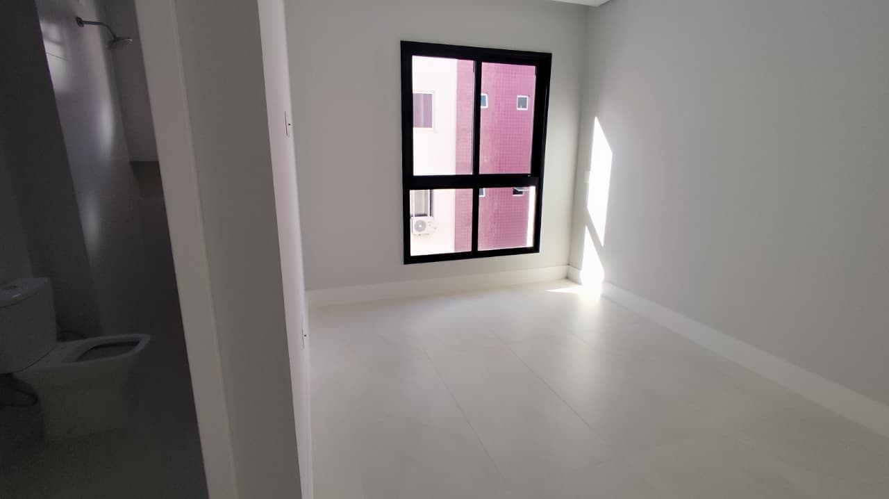 Apartamento de 4 quartos com 2 suítes e 138 m² em Bal. Camboriú