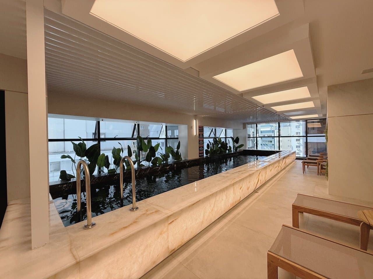 Apartamento de 4 quartos com 4 suítes e 172 m² em Bal. Camboriú