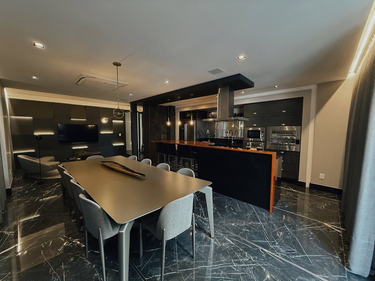 Apartamento de 4 quartos com 4 suítes e 172 m² em Bal. Camboriú