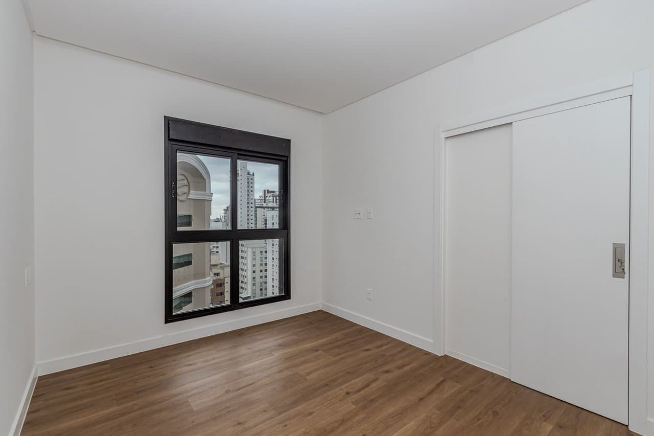 Apartamento de 4 quartos com 4 suítes e 149 m² em Bal. Camboriú