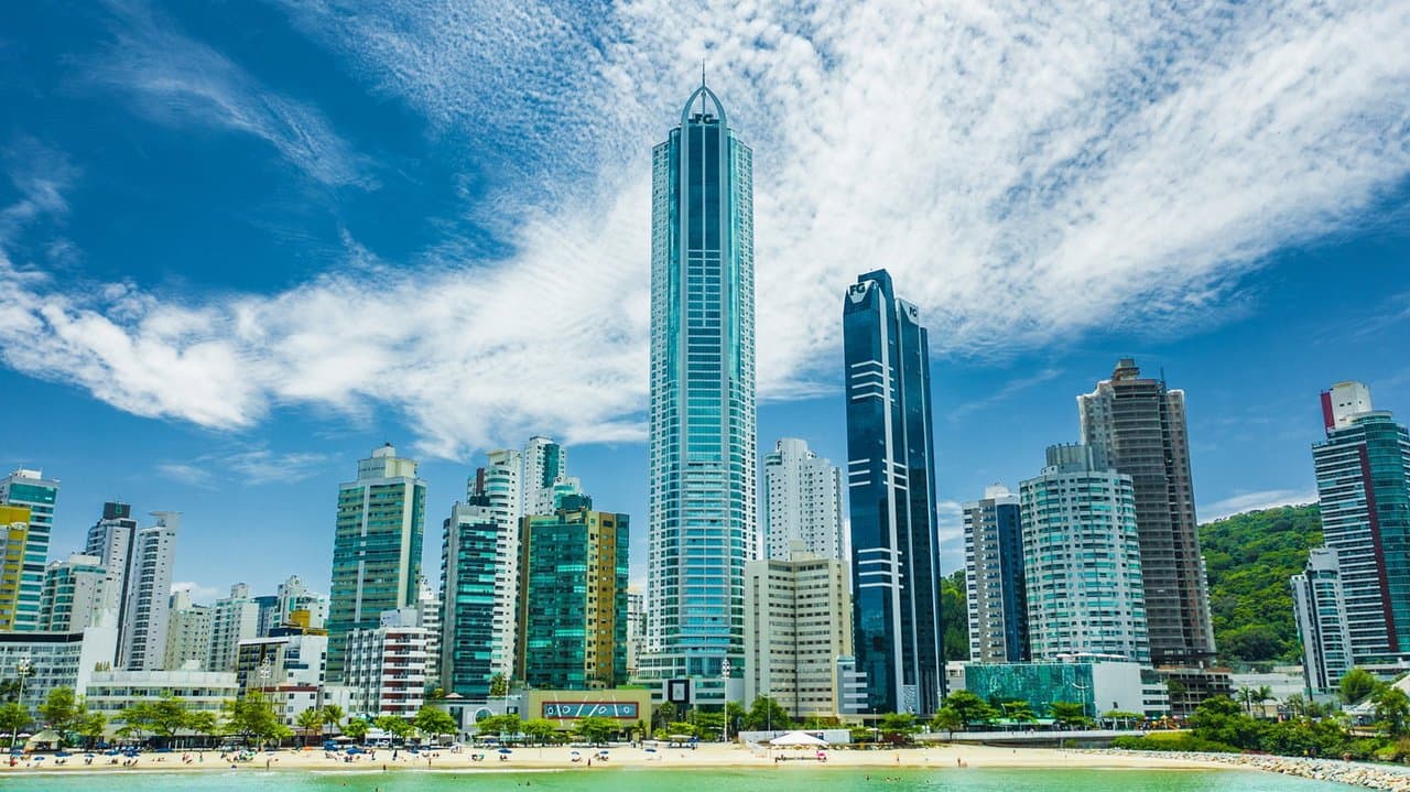 Apartamento de 3 quartos com 3 suítes e 164 m² em Bal. Camboriú