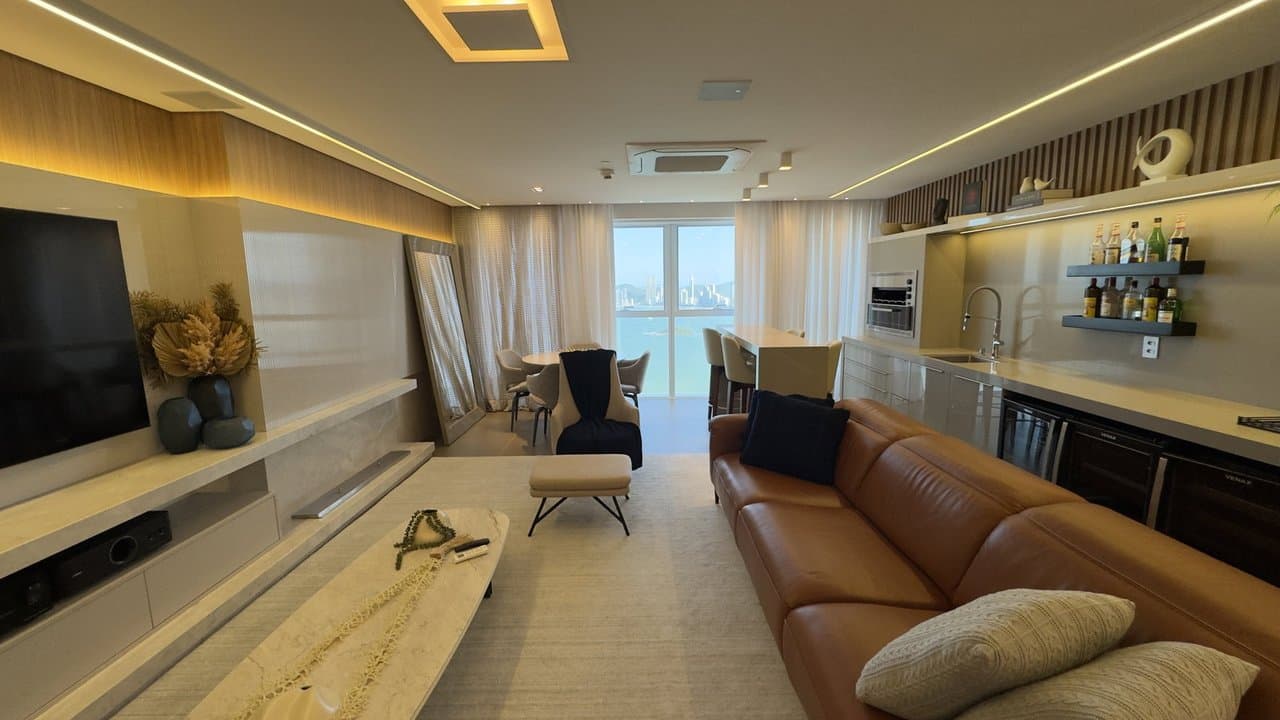 Apartamento de 3 quartos com 3 suítes e 164 m² em Bal. Camboriú