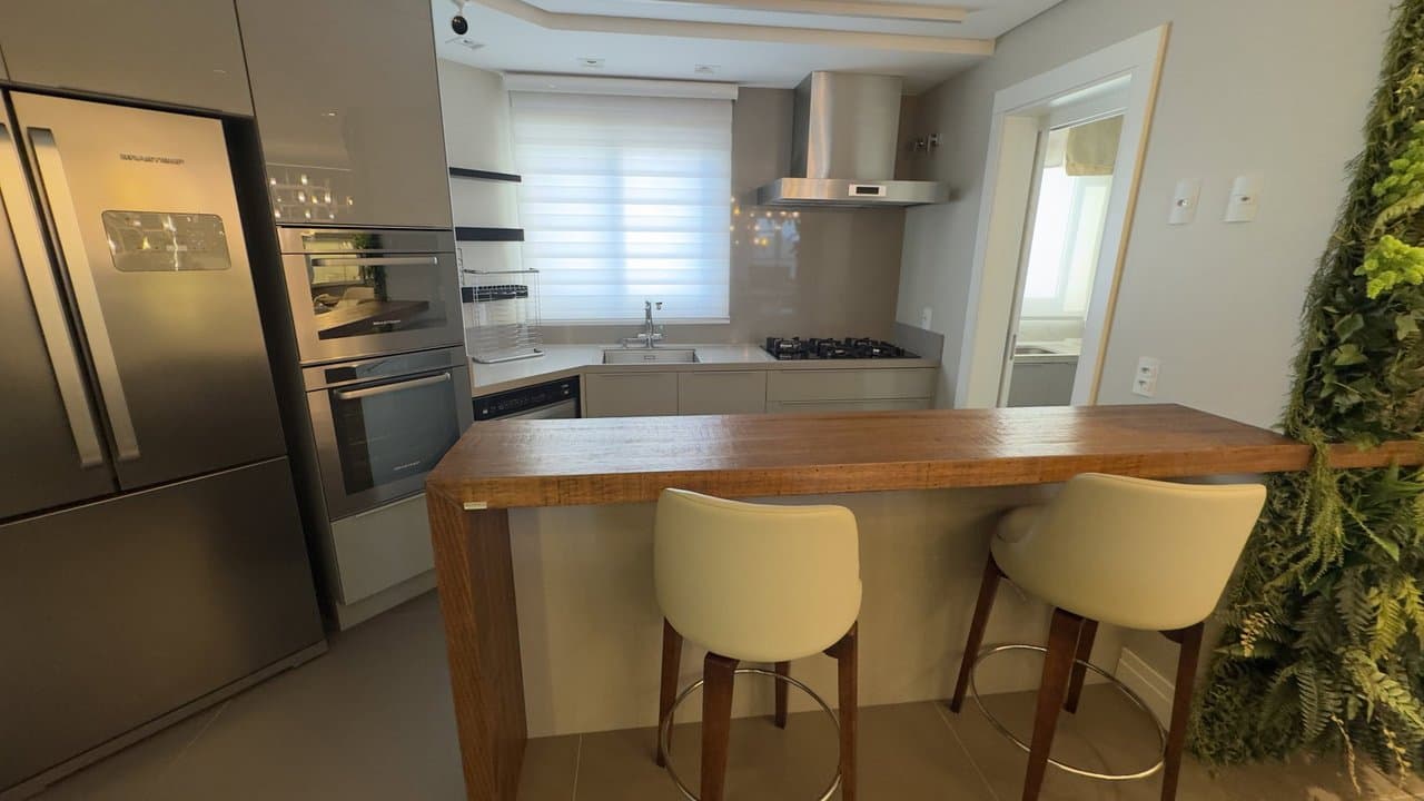 Apartamento de 3 quartos com 3 suítes e 164 m² em Bal. Camboriú