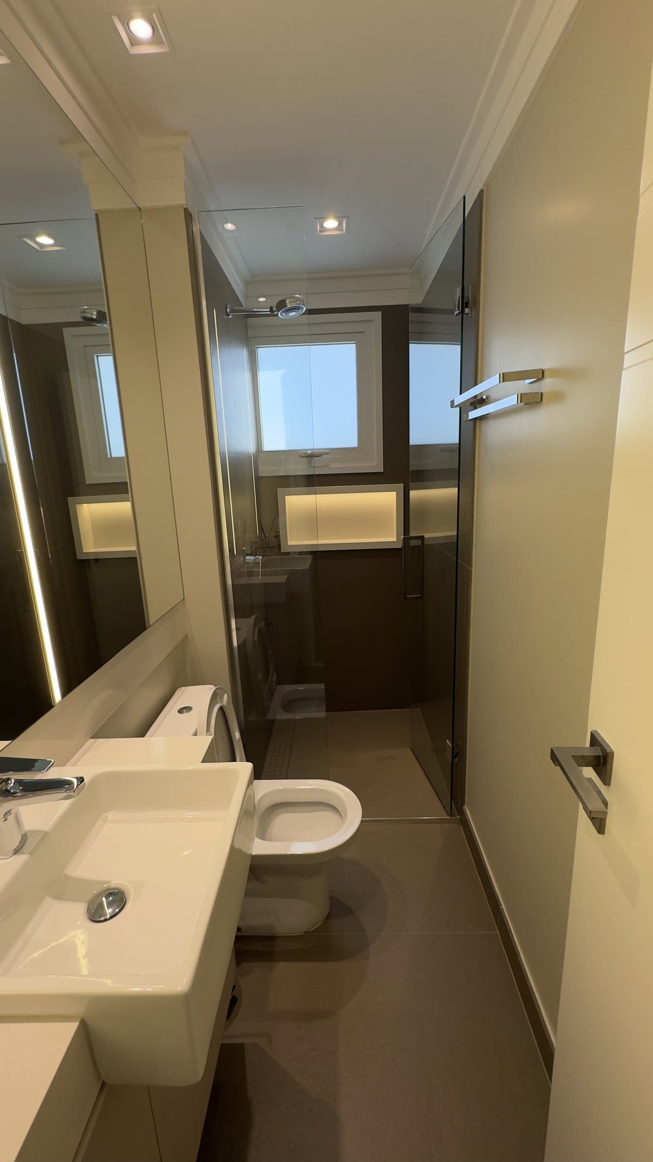 Apartamento de 3 quartos com 3 suítes e 164 m² em Bal. Camboriú
