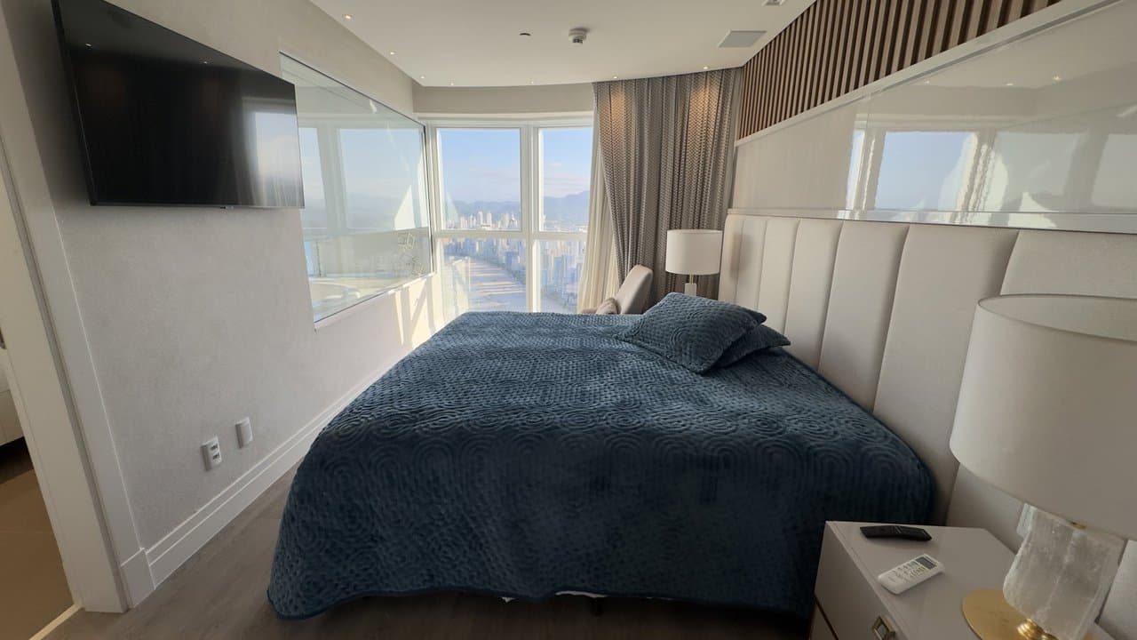 Apartamento de 3 quartos com 3 suítes e 164 m² em Bal. Camboriú
