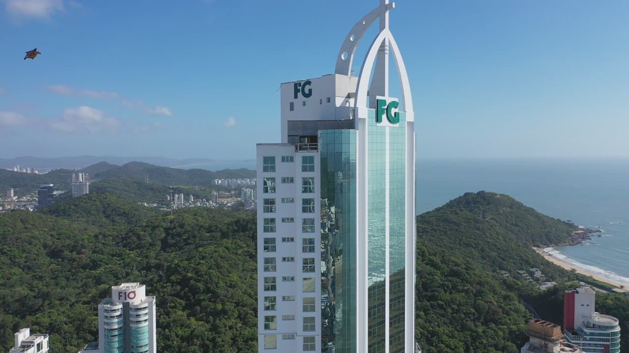 Apartamento de 3 quartos com 3 suítes e 182 m² em Bal. Camboriú