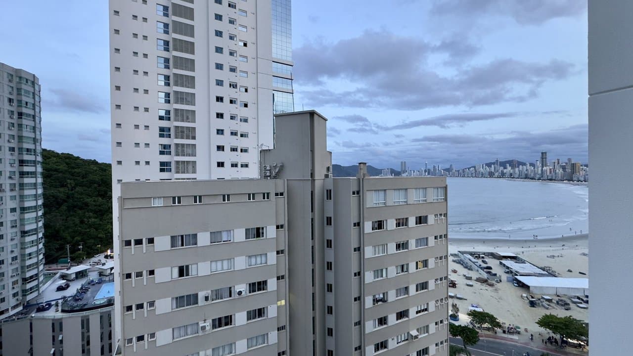 Apartamento de 3 quartos com 3 suítes e 182 m² em Bal. Camboriú