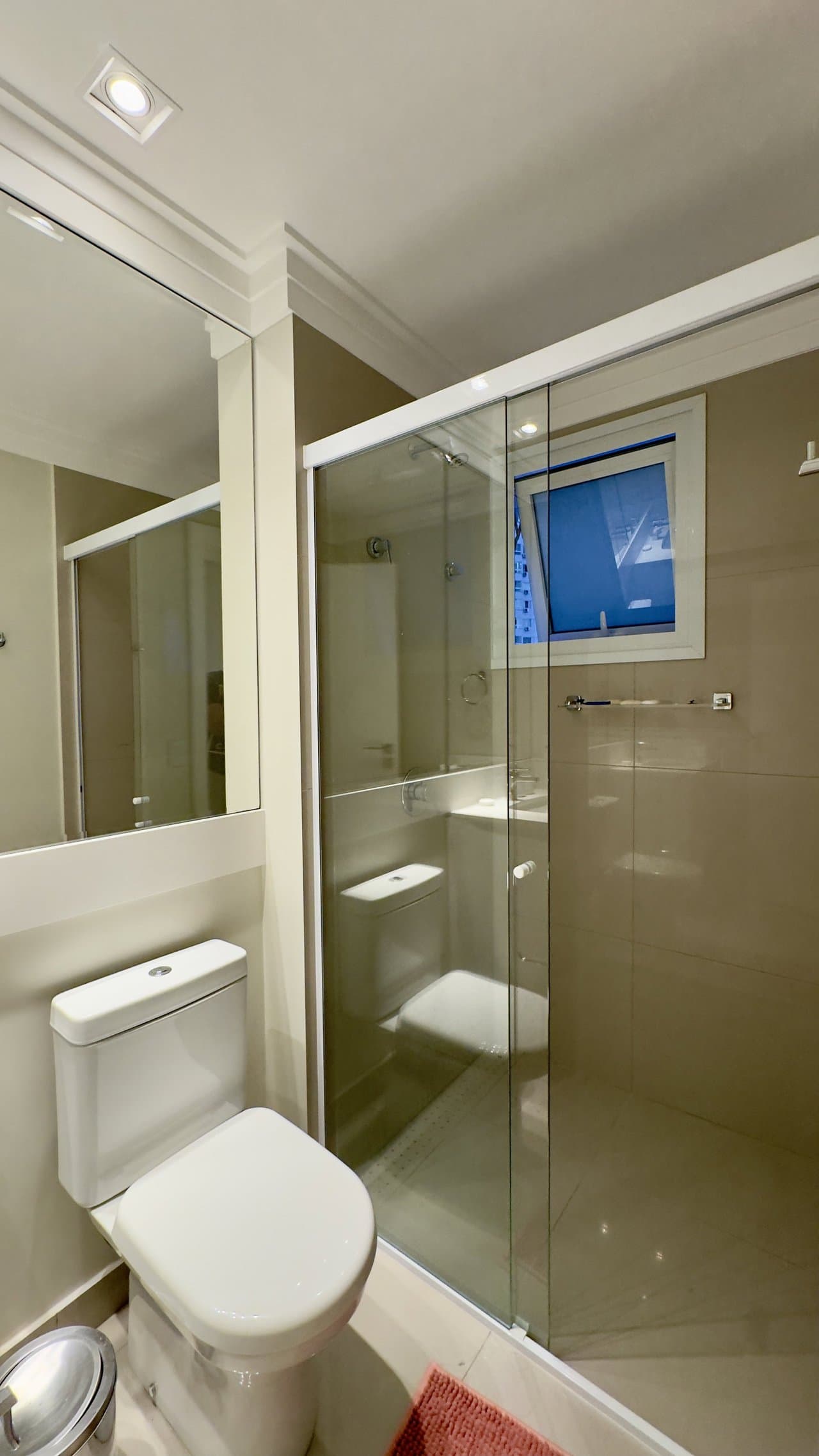 Apartamento de 3 quartos com 3 suítes e 182 m² em Bal. Camboriú
