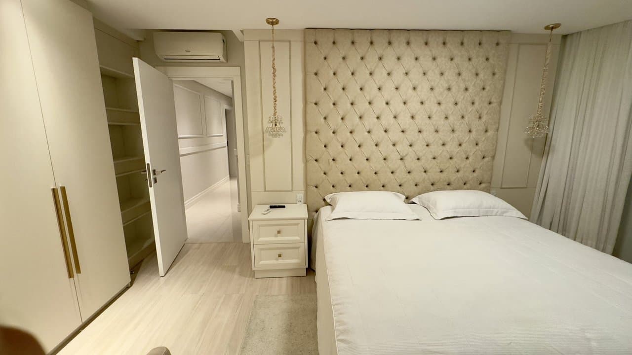 Apartamento de 3 quartos com 3 suítes e 182 m² em Bal. Camboriú