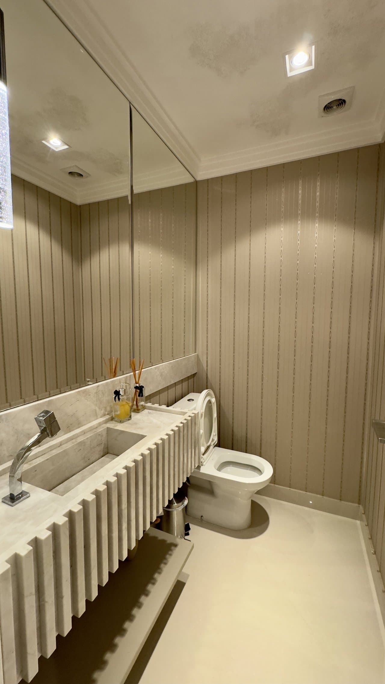 Apartamento de 3 quartos com 3 suítes e 182 m² em Bal. Camboriú