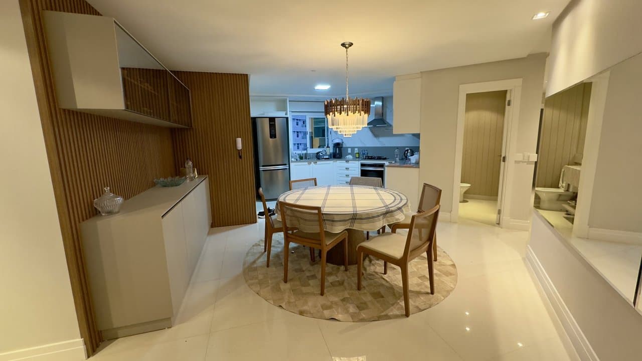 Apartamento de 3 quartos com 3 suítes e 182 m² em Bal. Camboriú