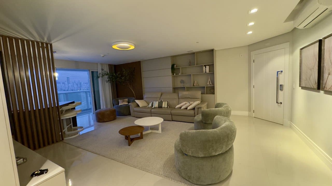 Apartamento de 3 quartos com 3 suítes e 182 m² em Bal. Camboriú