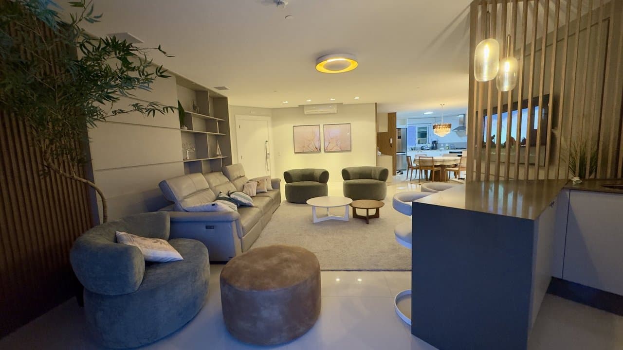 Apartamento de 3 quartos com 3 suítes e 182 m² em Bal. Camboriú