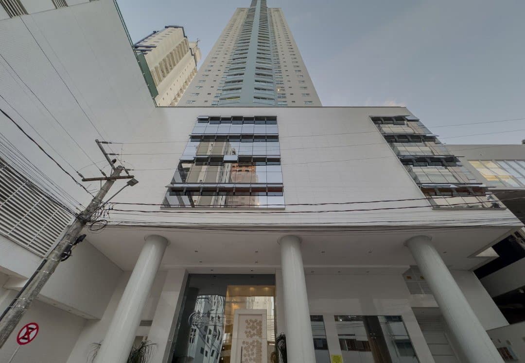 Apartamento de 4 quartos com 4 suítes e 134 m² em Bal. Camboriú