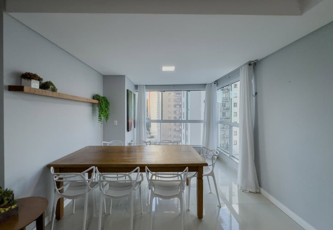 Apartamento de 4 quartos com 4 suítes e 134 m² em Bal. Camboriú