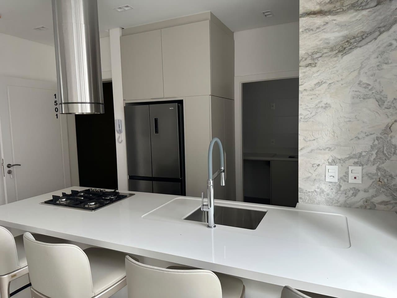 Apartamento de 3 quartos com 3 suítes e 130 m² em Bal. Camboriú