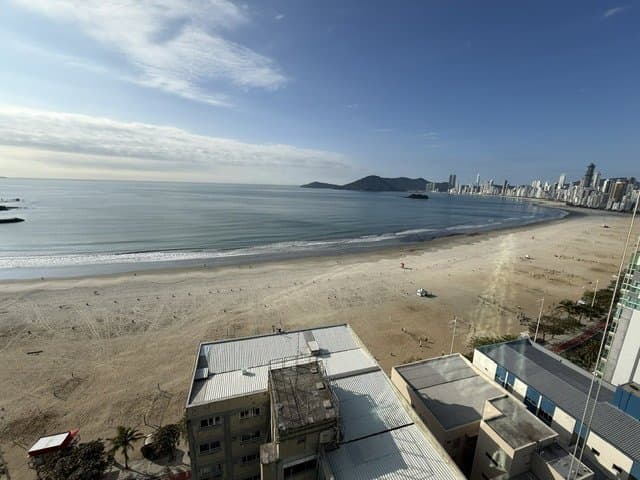 Apartamento de 4 quartos com 4 suítes e 184 m² em Bal. Camboriú