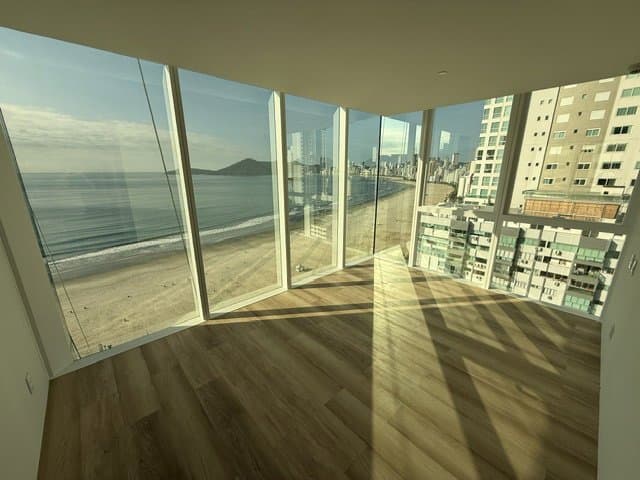 Apartamento de 4 quartos com 4 suítes e 184 m² em Bal. Camboriú