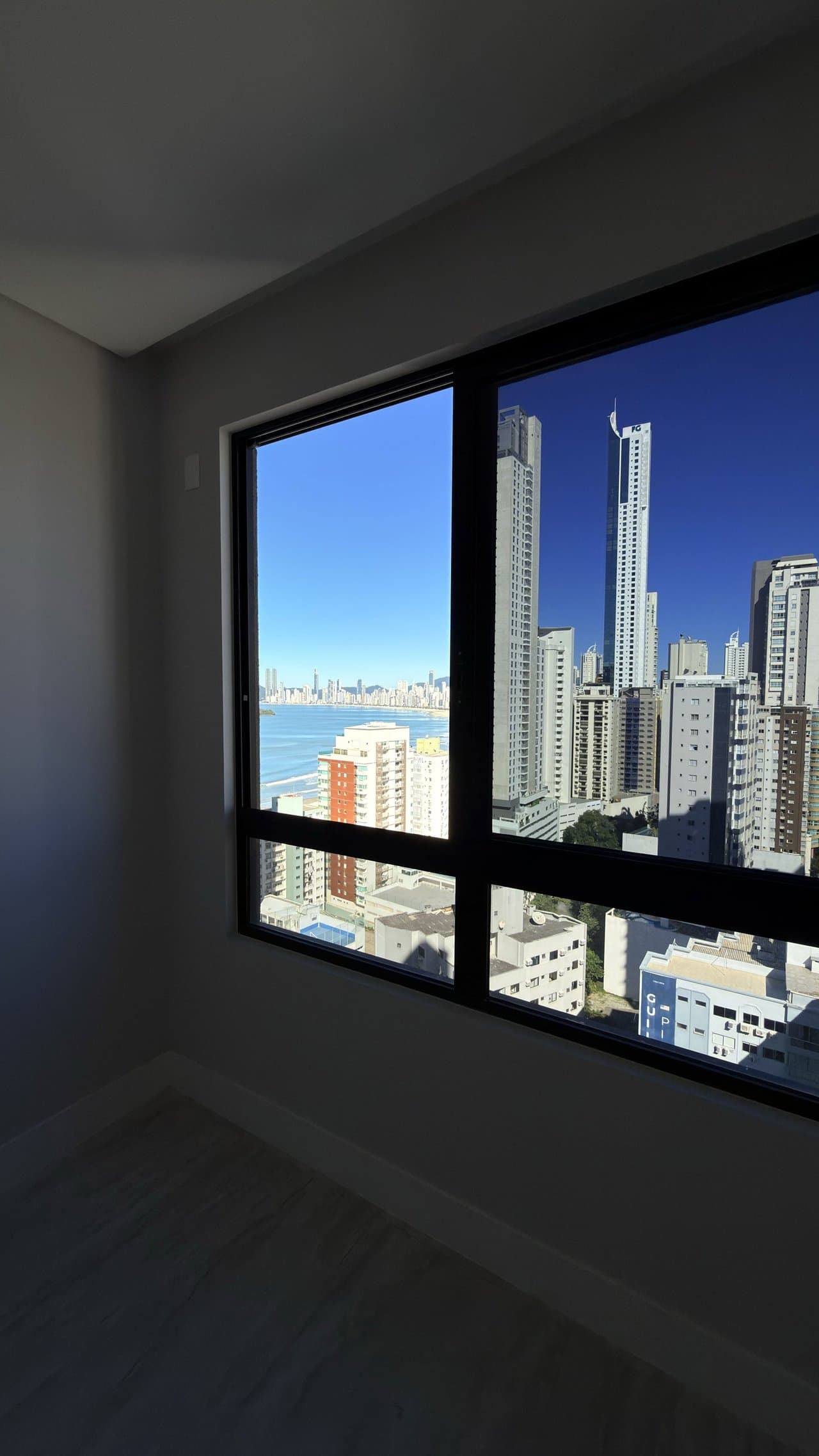 Apartamento de 4 quartos com 4 suítes e 146 m² em Bal. Camboriú