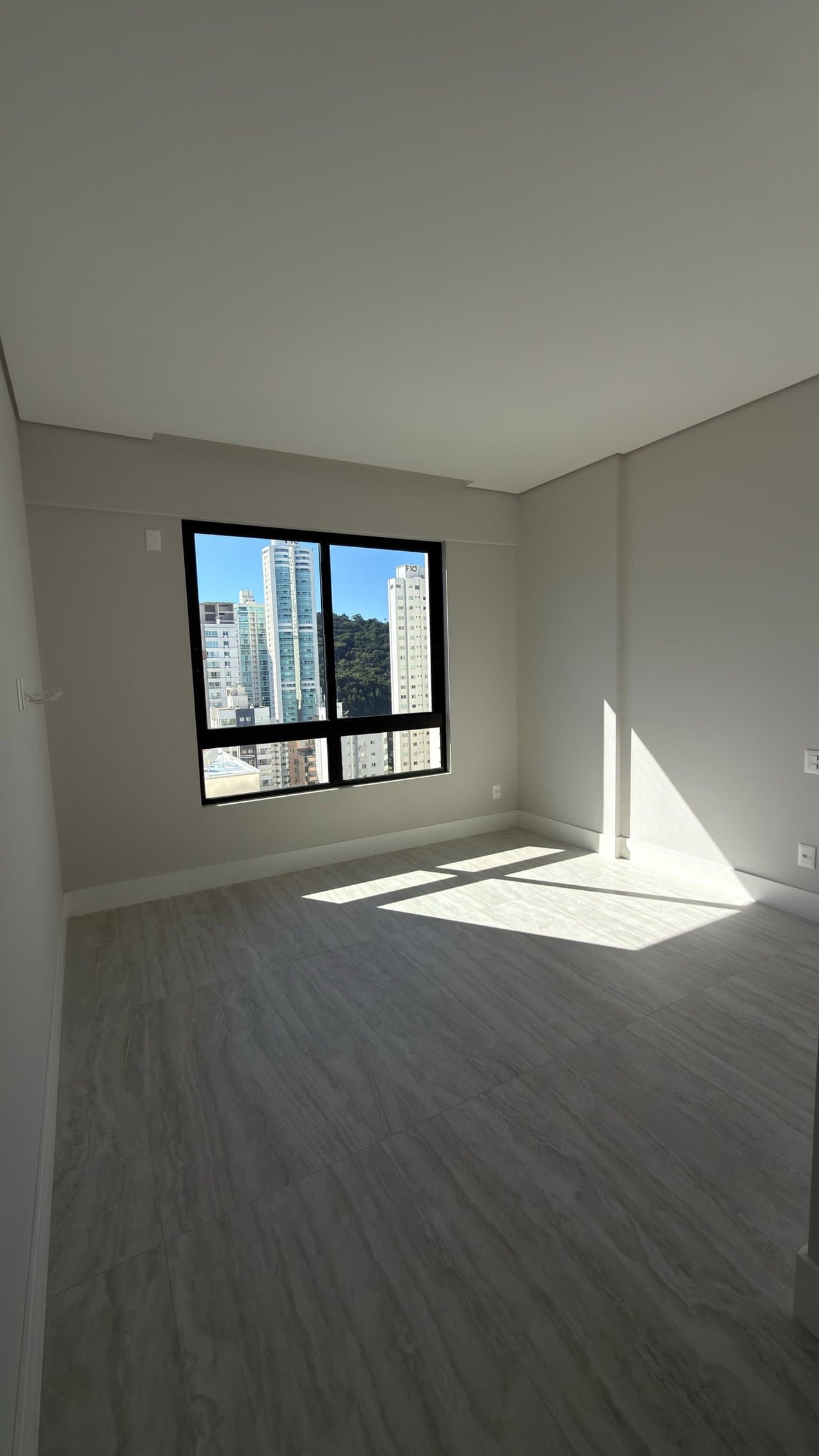 Apartamento de 4 quartos com 4 suítes e 146 m² em Bal. Camboriú