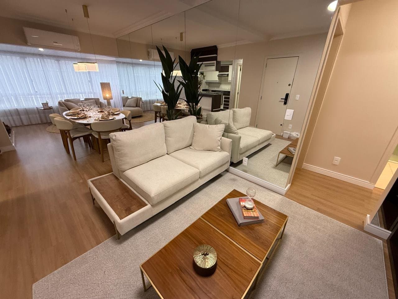 Differentiated de 3 quartos com 1 suíte e 244 m² em Bal. Camboriú