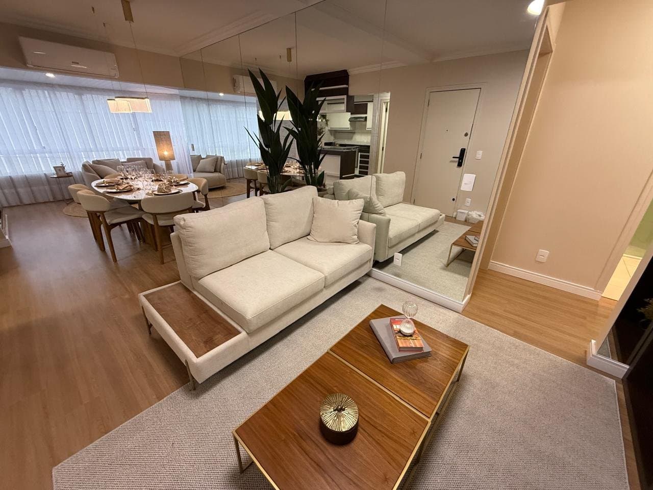 Differentiated de 3 quartos com 1 suíte e 244 m² em Bal. Camboriú