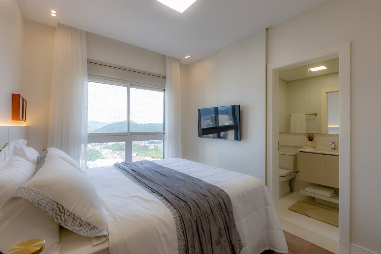 Apartamento de 4 quartos com 4 suítes e 160 m² em Bal. Camboriú