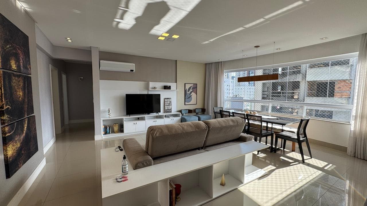 Apartamento de 3 quartos com 3 suítes e 124 m² em Bal. Camboriú