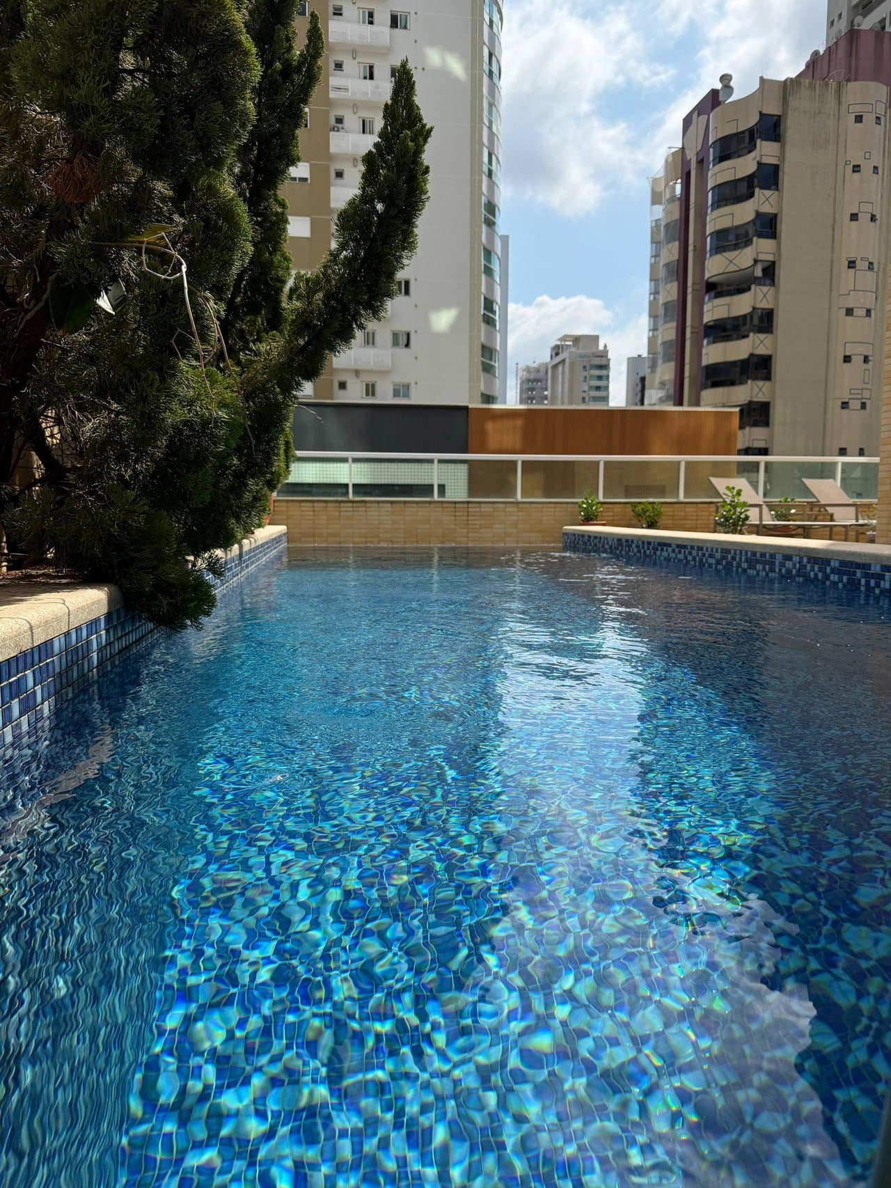 Apartamento de 3 quartos com 3 suítes e 380 m² em Bal. Camboriú
