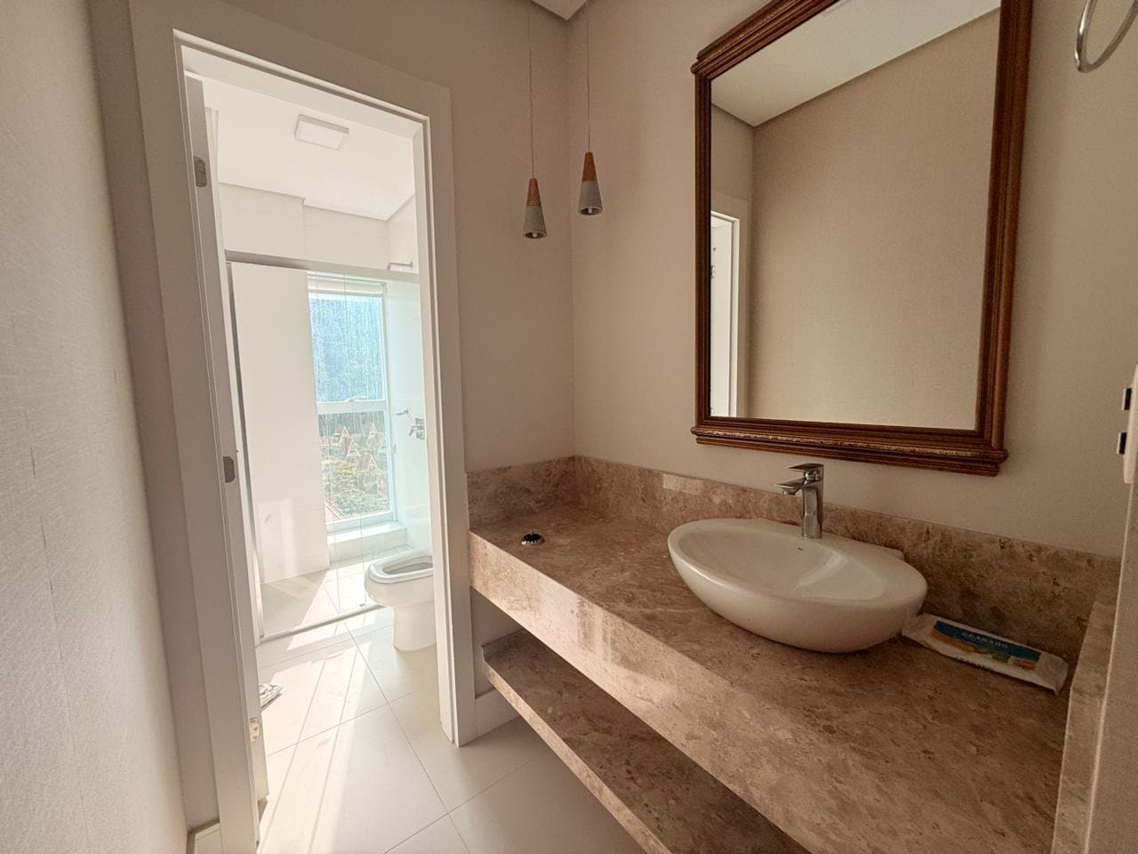 Apartamento de 4 quartos com 2 suítes e 161 m² em Bal. Camboriú