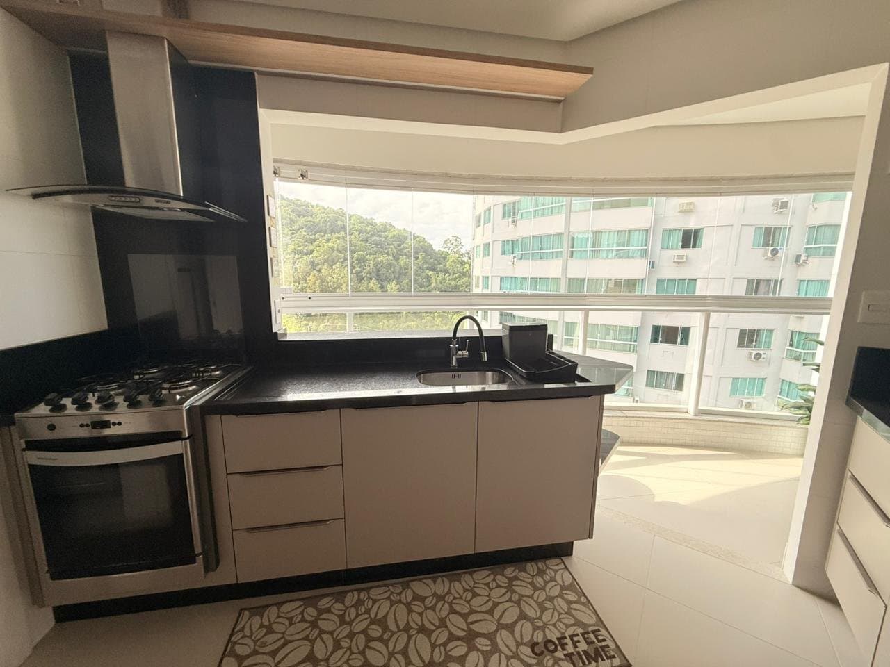 Apartamento de 4 quartos com 2 suítes e 161 m² em Bal. Camboriú
