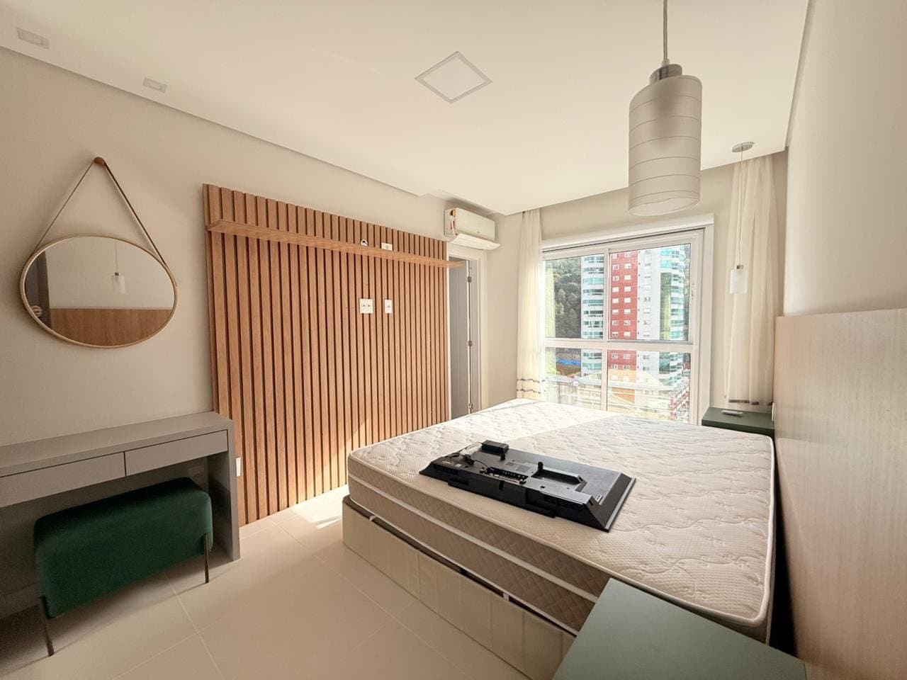 Apartamento de 4 quartos com 2 suítes e 161 m² em Bal. Camboriú