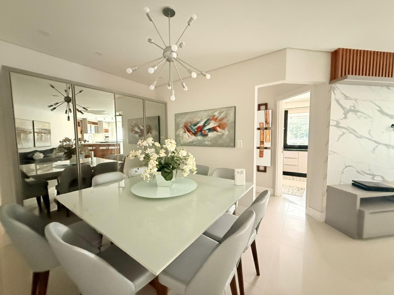 Apartamento de 4 quartos com 2 suítes e 161 m² em Bal. Camboriú