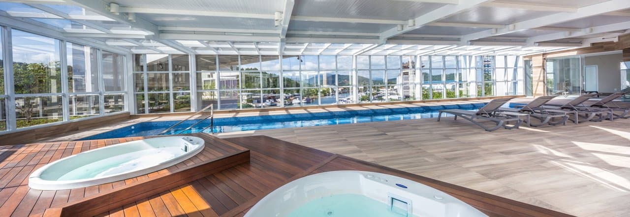 Apartamento de 4 quartos com 4 suítes e 237 m² em Bal. Camboriú