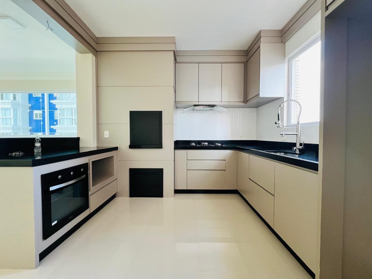 Apartamento de 2 quartos com 1 suíte e 134 m² em Bal. Camboriú